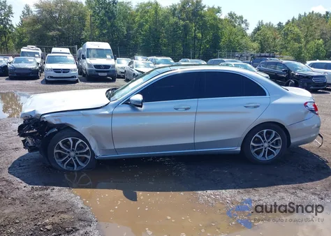 2017 Mercedes-Benz C 300 4Matic из США, поврежденный, VIN 55SWF4KB5HU207526